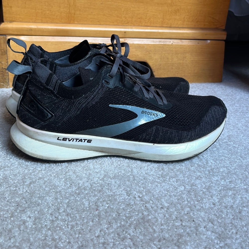 brooks levitate running shoe